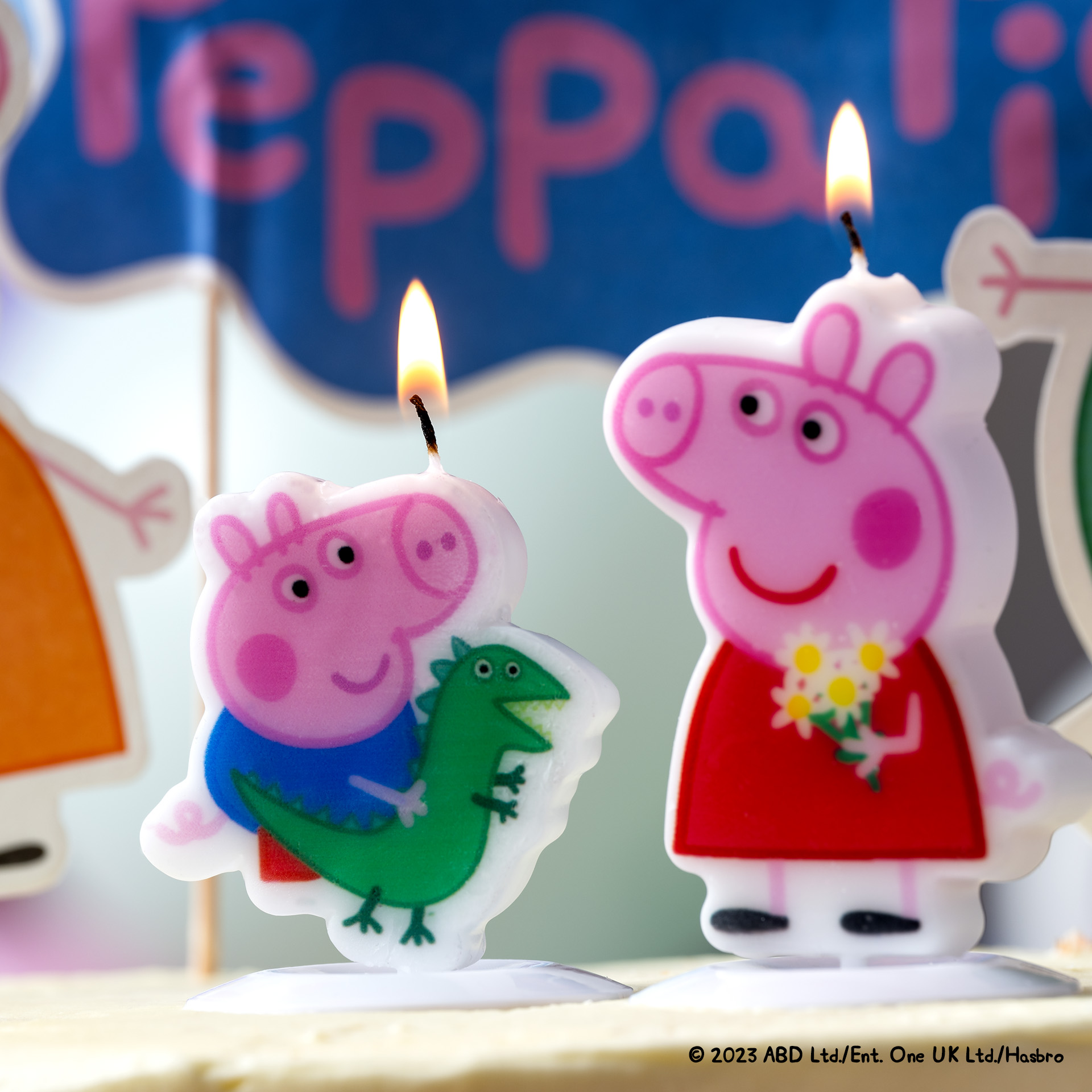 Dr. Oetker - Set de 2 Velas de Cumpleaños con Soporte, Diseño de Peppa Pig y Schorsch, Ideal para Fiestas y Celebraciones Infantiles